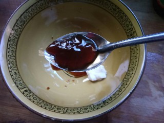 3、热气腾腾的阳春面,一勺耗油。