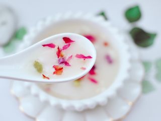 11、玫瑰花水果燕麦米糊,每天一碗让皮肤变得光滑透亮水嫩嫩。