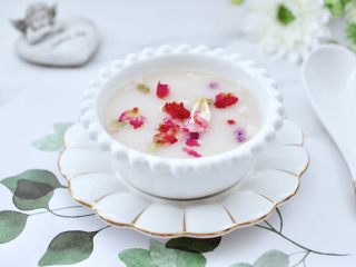 10、玫瑰花水果燕麦米糊,香甜味浓郁，瞬间少女心爆棚。