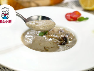 6、超低脂蘑菇浓汤,用薄荷叶装饰即可