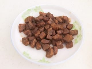 14、小炒牛肉,把牛肉盛出来