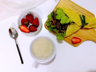 18、鸡蛋卷饼销魂吃法，边看边流口水啦,营养早餐来了。