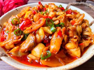 9、香辣牛蛙,美味的香辣牛蛙做好了，特别特别好吃，如果喜欢麻辣的宝宝，可以加点花椒，做出来也特别好吃。