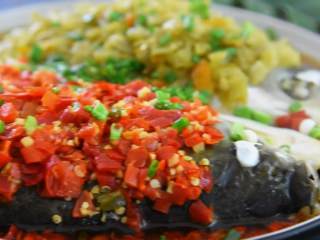 5、谁说红绿搭配很俗？这样搭配永远不会out！,鲜辣喷香，一盘就让你爱上吃鱼头！