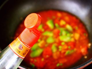 17、番茄香干烩丝瓜,关火后，淋上芝麻油即可。