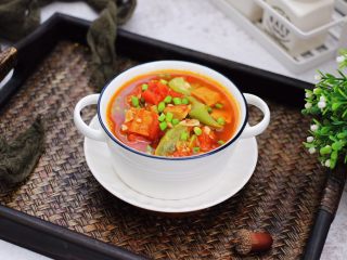 19、番茄香干烩丝瓜,米饭的绝对杀手，而且颜值担当。