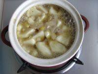 8、白果糍粑补血汤,煮至糍粑变软糯浮起关火即可。