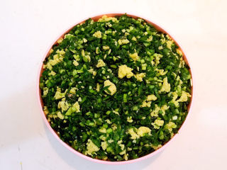 11、鸡蛋韭菜盒子,韭菜鸡蛋馅就做好了