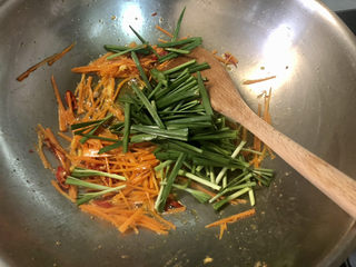 18、爆炒绿豆芽,下韭菜梗