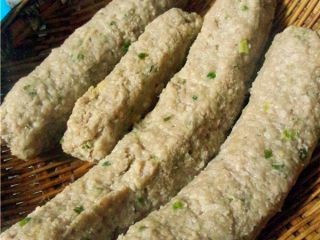 16、萝卜丸子,蒸熟的丸子盛出，冷却后放食品袋。冷冻保存，可存放6个月左右；