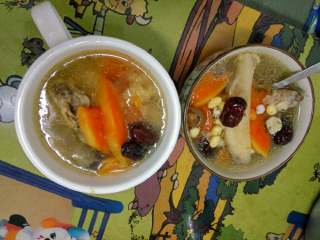 6、木瓜鸡汤,女生可以多喝哦。