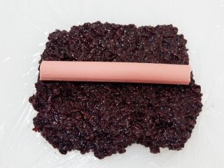 11、紫糯米瓷饭团,放在紫米上面