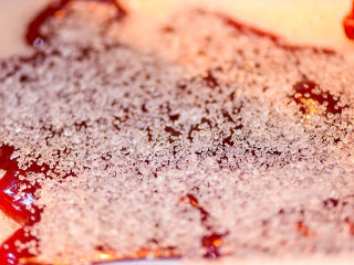 10、山楂糖条,山楂汁上面，再洒一层白糖。