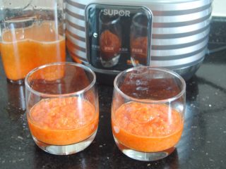 9、木瓜酸奶杯,装入干净的杯子里面