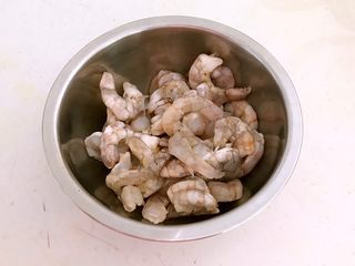 4、什锦虾仁,虾仁清洗干净，沥干水分