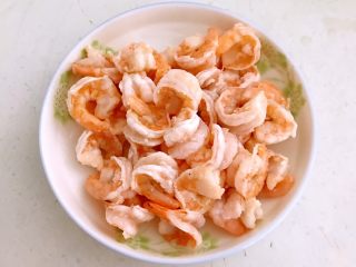 11、什锦虾仁,把虾仁打出来