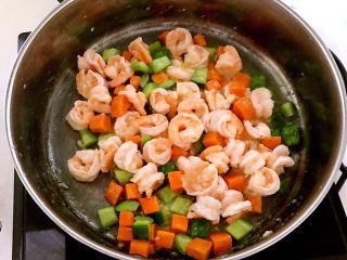 16、什锦虾仁,炒匀即可