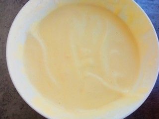 16、松软可口~戚风蛋糕(六寸版),尽量快速的拌匀面糊