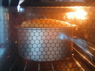 20、松软可口~戚风蛋糕(六寸版),烤得很不错哦~