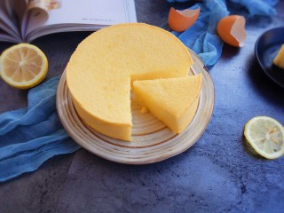 22、松软可口~戚风蛋糕(六寸版),晾凉后取出