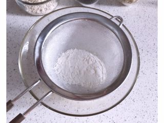 5、燕麦芝麻核桃酥－低卡又香酥的小饼干,筛入低粉