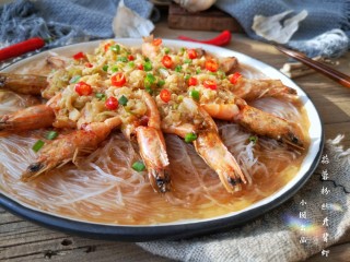 19、蒜蓉粉丝开背虾,粉丝吸饱了料汁变得特别美味。