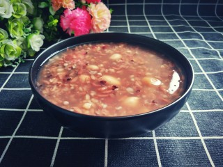 1、养气补血八宝粥,成品图来一张,美味诱人。