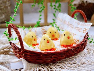 17、小鸡窝窝头,嘻嘻,宝贝一口气吃了两个还要吃。