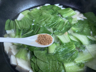 17、油菜豆腐,鸡精调味