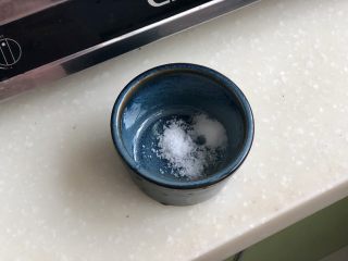 9、白雪却嫌春色晚➕虫草花清炒山药,准备个调味汁，食盐一小时，白糖两小勺