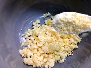 14、香辣口水鸡,放入10g鸡精