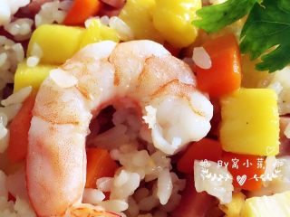 10、虾仁菠萝炒饭,极有食欲的细节图