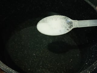 4、凉拌千张,加食用盐