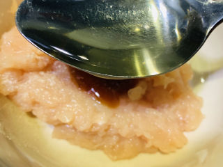 6、冬瓜肉丸汤,加些油，让肉丸比较嫩；