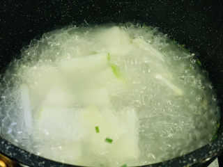 16、冬瓜肉丸汤,大火焖煮5分钟；