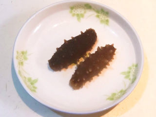 4、小米炖海参,即食海参取出来，清洗干净