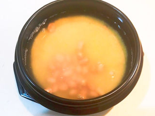 10、小米炖海参,加入开水，水与米的比例是：6：1