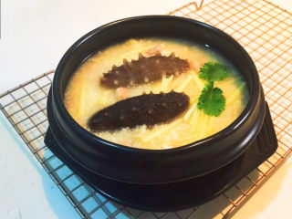 16、小米炖海参,小米炖海参营养丰富，早餐或宵夜都可以~