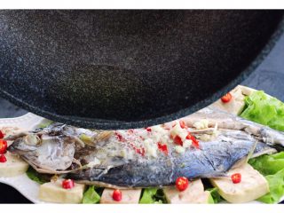 18、#吃豆腐#渔家豆腐鱼,油锅烧热后趁热浇在鱼身上