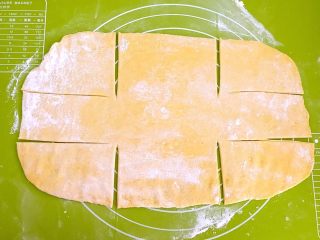 11、多层南瓜蒸馍,每个边上切两刀