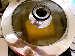 20、多层南瓜蒸馍,放入锅内，开锅后蒸10分钟