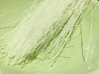 2、蒜蓉粉丝蒸鲍鱼,粉丝待用；