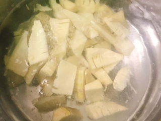 7、春笋焖鸡,煮10分钟