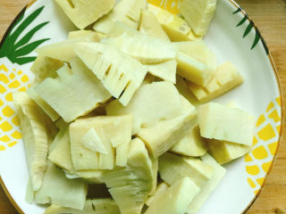 8、春笋焖鸡,捞出备用