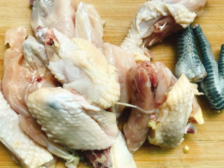 11、春笋焖鸡,切成块