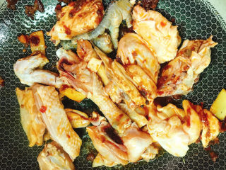 15、春笋焖鸡,翻炒5分钟