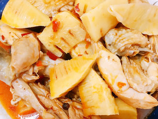 21、春笋焖鸡,汤汁差不多收干后放白糖拌匀