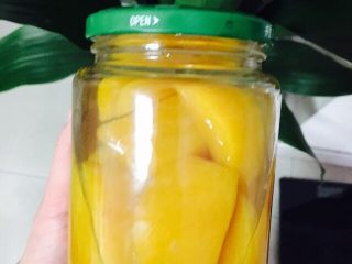 19、黄桃罐头,装瓶，放冰箱冷藏一小时后就可以吃了