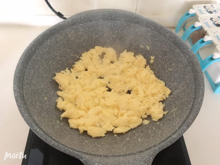 20、平菇炒鸡蛋,翻炒2分钟左右