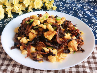 26、平菇炒鸡蛋,平菇炒鸡蛋出锅了